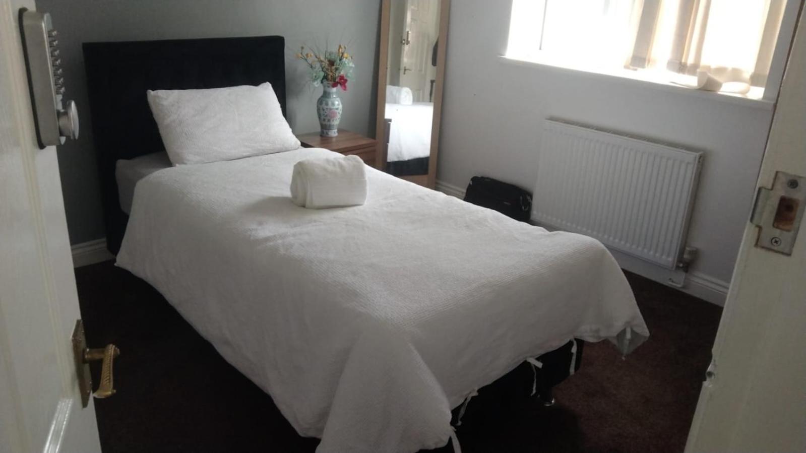 Budget Private Rooms Close To City Centre And Airport Birmingham Exterior photo